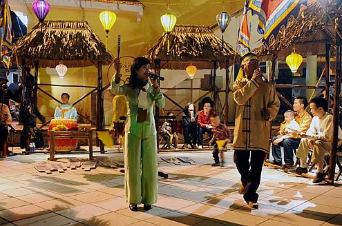 ฟังเพลงพื้นเมืองที่เมืองเก่า Hoi An